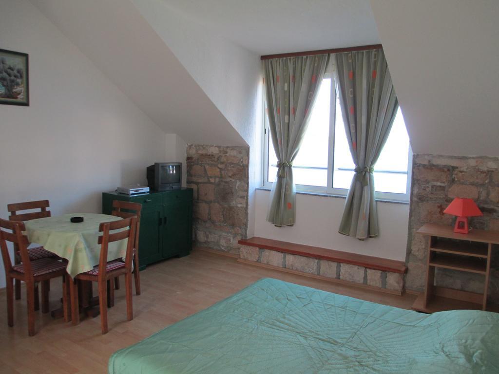 Apartments Acalinovic Vis Pokoj fotografie