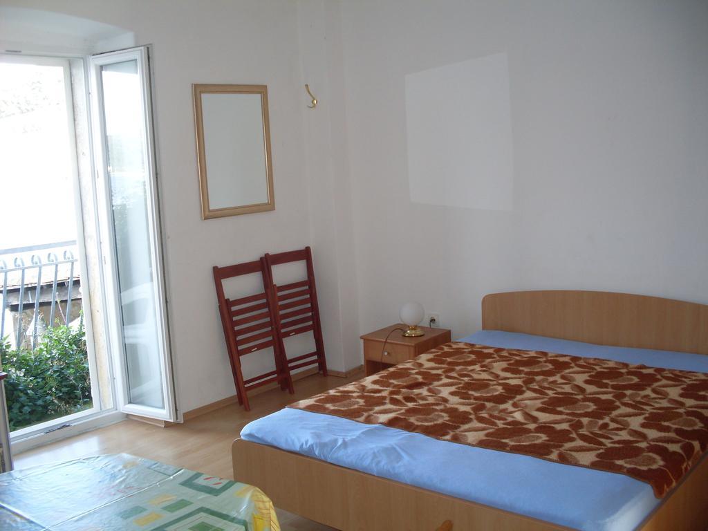 Apartments Acalinovic Vis Pokoj fotografie